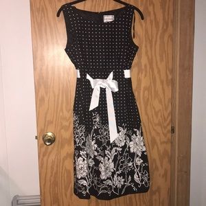 Karin Steven's Sleeveless Tie Waisted Dress Size 8